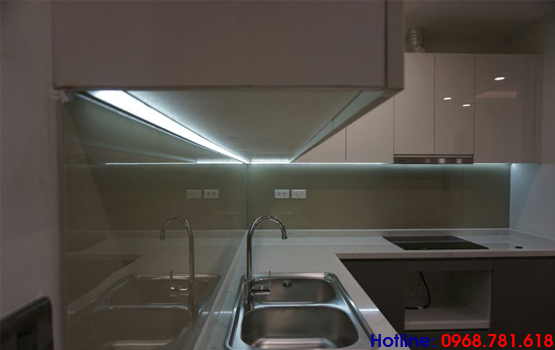 cách dán đèn led dây lên tủ bếp